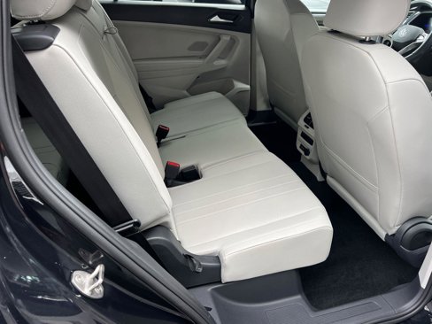 Used 2023 Volkswagen Tiguan SE R-Line image 16
