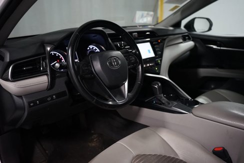 Used 2020 Toyota Camry SE image 6