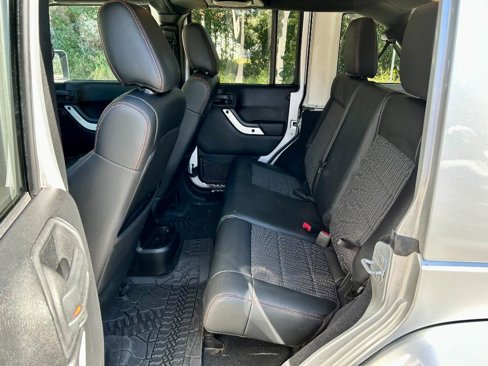 Used 2012 Jeep Wrangler Unlimited Sahara image 14