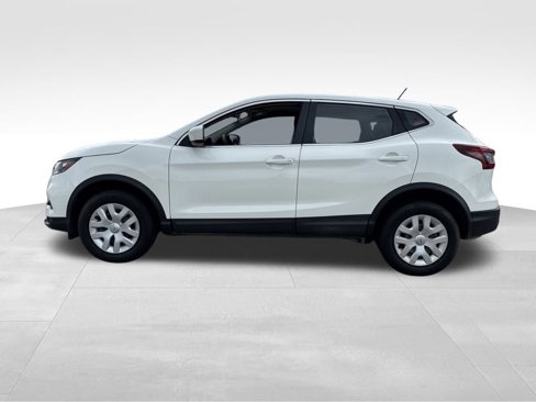 Used 2020 Nissan Rogue Sport S image 2