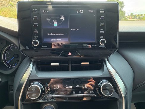 Used 2021 Toyota Venza LE w/ Carpet Mat Package (TMS) image 28