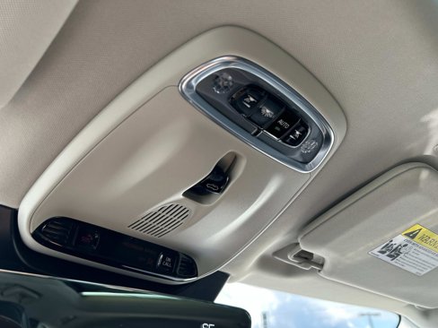 Used 2021 Volvo XC90 T6 Momentum w/ Climate Package image 30