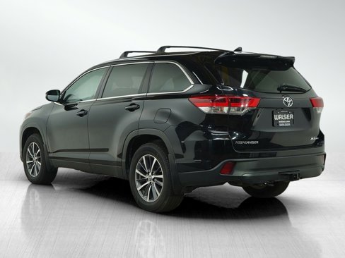 Used 2019 Toyota Highlander XLE image 4