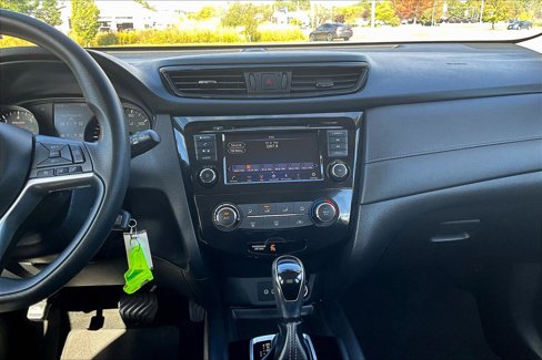 Used 2018 Nissan Rogue S image 6