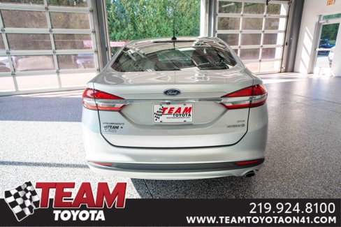 Used 2017 Ford Fusion SE image 3