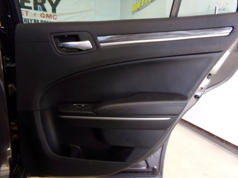Used 2020 Chrysler 300 Touring w/ Sport Appearance Package image 9