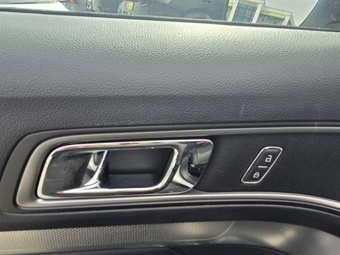 Used 2019 Ford Explorer XLT image 21