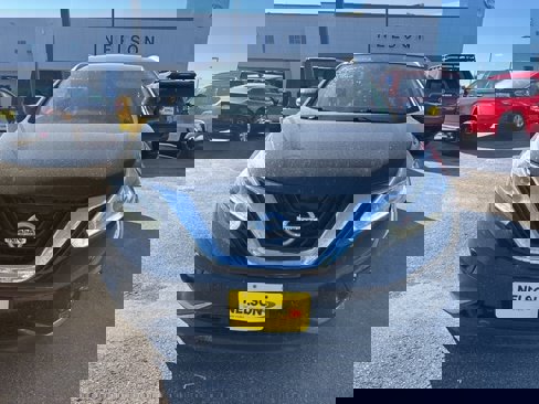Used 2018 Nissan Murano Platinum image 2