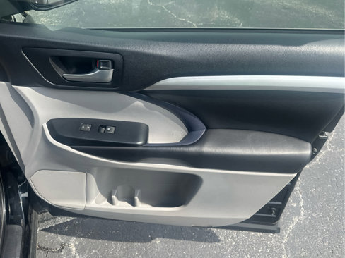 Used 2018 Toyota Highlander XLE image 31