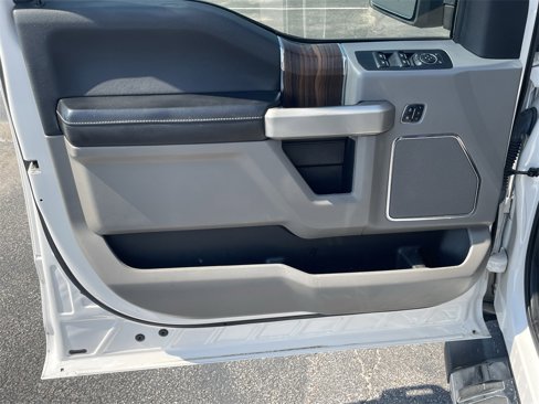 Used 2017 Ford F150 Lariat image 10