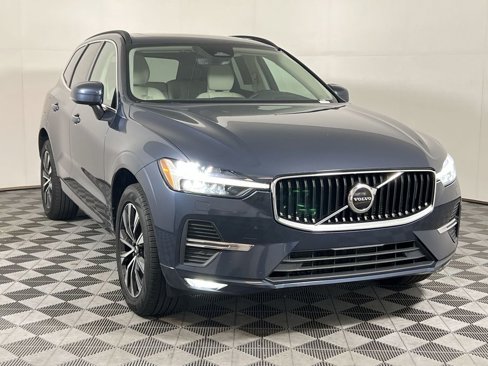 Used 2023 Volvo XC60 B5 Core image 4