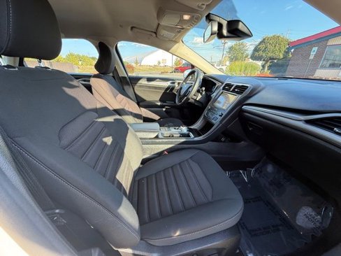 Used 2019 Ford Fusion SE image 30