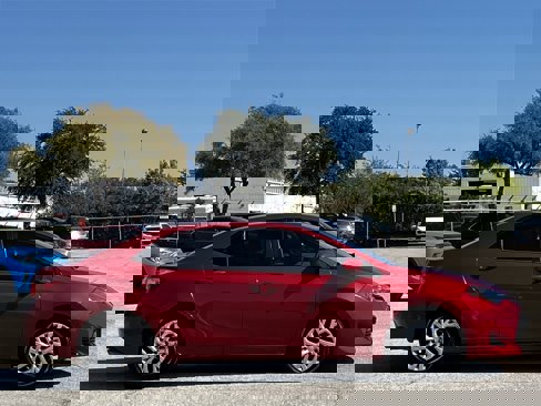Used 2018 Toyota Corolla LE image 3