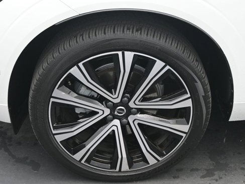 Certified 2023 Volvo XC60 B5 Ultimate w/ Protection Package Premier image 9