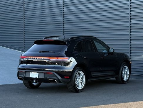 Certified 2025 Porsche Macan image 7