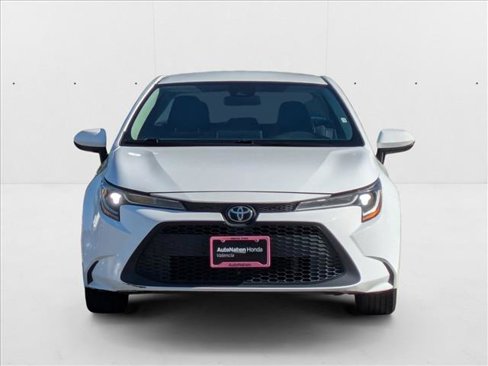 Used 2021 Toyota Corolla LE image 2