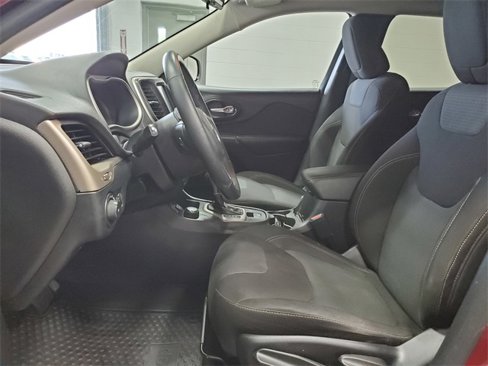 Used 2017 Jeep Cherokee Latitude w/ Cold Weather Group image 11