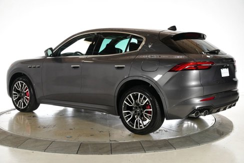 New 2025 Maserati Grecale GT image 3