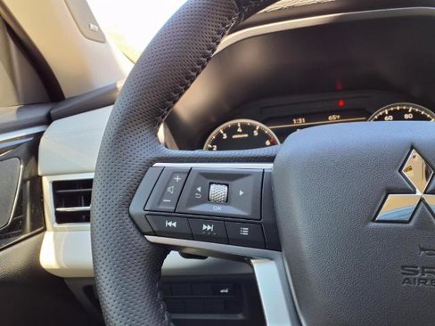 New 2025 Mitsubishi Outlander SE image 19