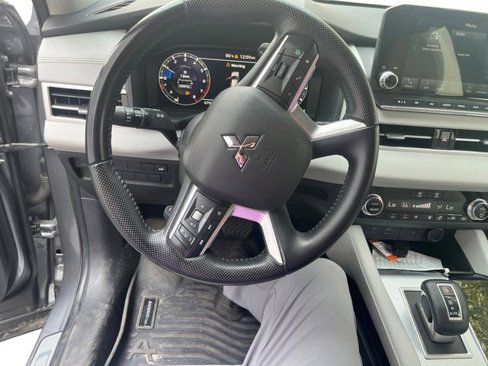 Used 2022 Mitsubishi Outlander SEL image 12