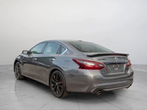 Used 2018 Nissan Altima 2.5 SR w/ SR Midnight Edition image 4