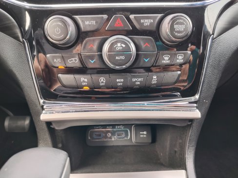 Used 2019 Jeep Grand Cherokee Laredo w/ Laredo X Package image 21