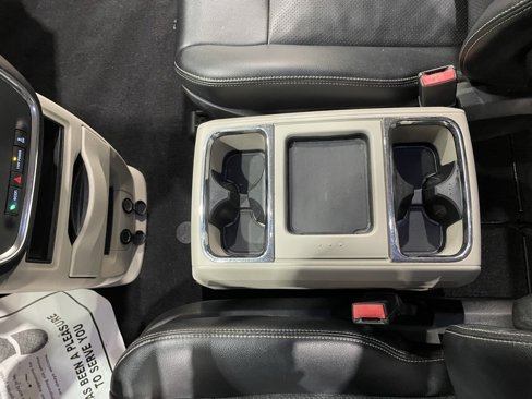 Used 2013 Chrysler Town & Country Touring-L w/ Driver Convenience Group image 26