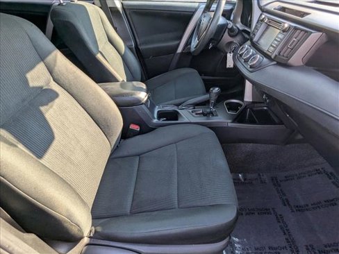 Used 2018 Toyota RAV4 LE image 19
