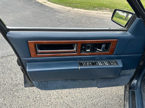 Used 1992 Cadillac Fleetwood Sedan image 13