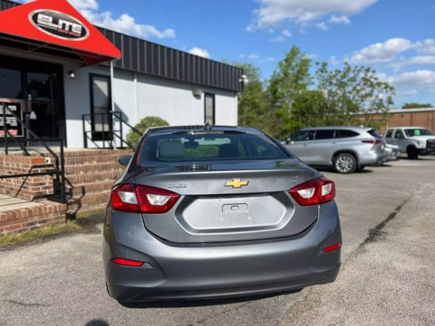 Used 2019 Chevrolet Cruze LT image 7
