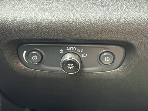 Used 2021 Chevrolet Traverse LT image 21