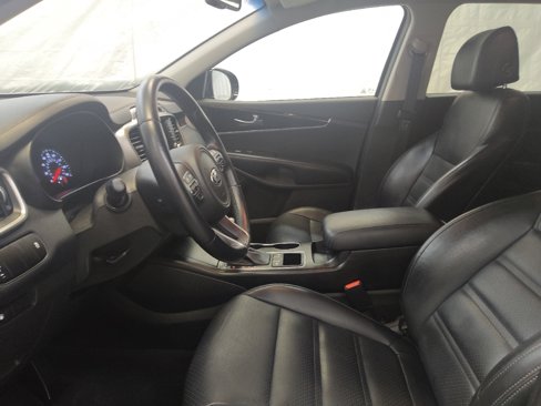 Used 2017 Kia Sorento LX w/ LX Convenience Package image 17