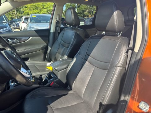 Used 2018 Nissan Rogue SL w/ Premium Package image 3