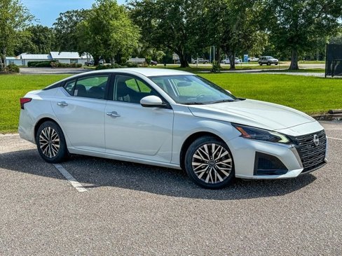 Used 2023 Nissan Altima 2.5 SV image 1