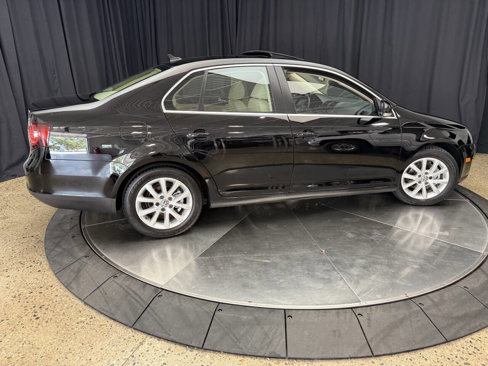 Used 2010 Volkswagen Jetta SEL image 8