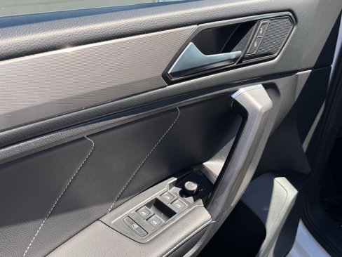 Certified 2023 Volkswagen Tiguan SE image 15