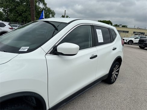 Used 2018 Nissan Rogue S image 34