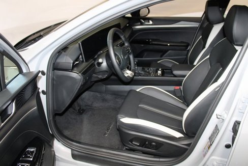 Used 2025 Kia K5 GT-Line w/ GT-Line Premium Package image 7