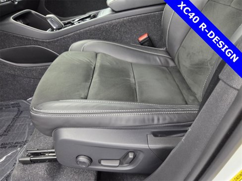 Used 2022 Volvo XC40 T5 R-Design w/ Advanced Package image 24