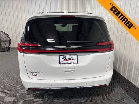 Certified 2022 Chrysler Pacifica Touring-L image 5