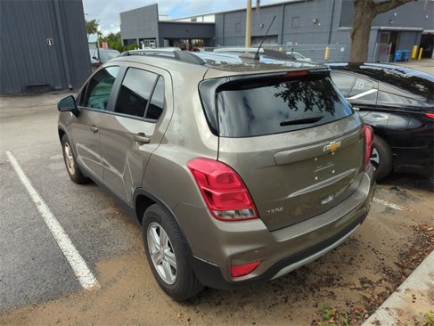 Used 2022 Chevrolet Trax LT w/ LT Convenience Package image 3