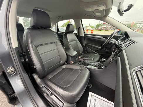 Used 2018 Volkswagen Passat 2.0T R-Line image 15