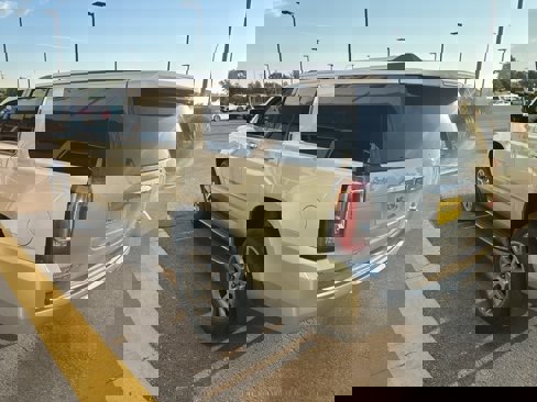 Used 2017 GMC Yukon XL Denali image 4