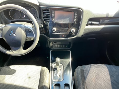 Used 2020 Mitsubishi Outlander ES image 11
