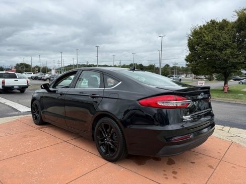 Used 2020 Ford Fusion SE w/ Equipment Group 151A image 4
