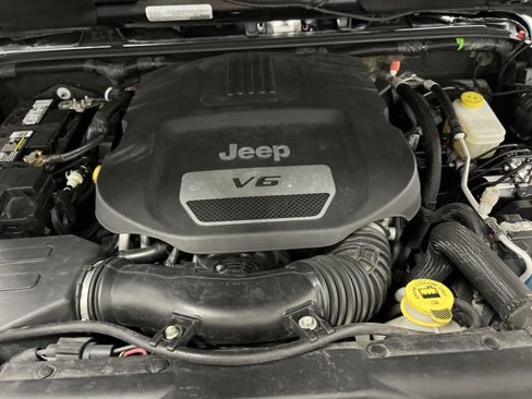 Used 2017 Jeep Wrangler Unlimited Sahara w/ Connectivity Group image 34