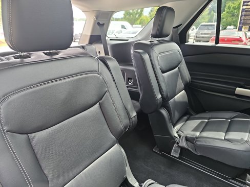 Used 2023 Ford Explorer Limited w/ Limited Technology Package image 12