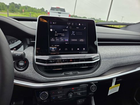 New 2025 Jeep Compass Latitude image 24