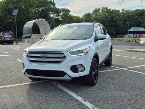Used 2017 Ford Escape SE w/ Equipment Group 201A image 1
