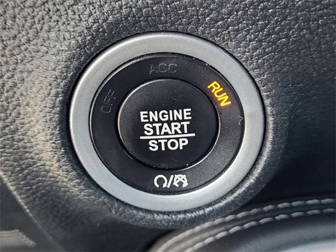 Used 2018 Dodge Challenger SXT image 17